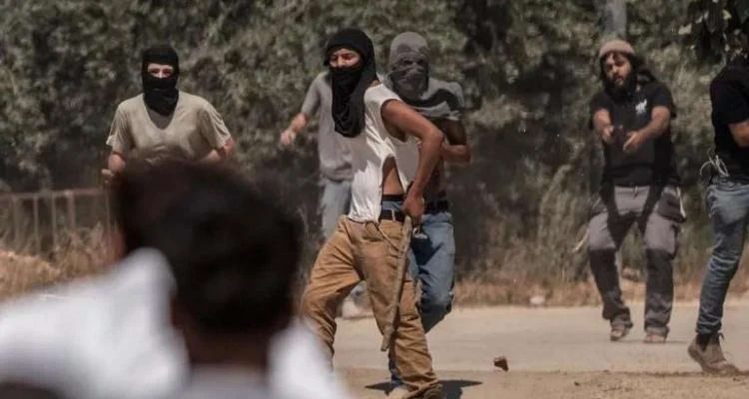 مستوطنون يقتحمون المقامات الإسلامية في سلفيت وعدد من المناطق في الضفة