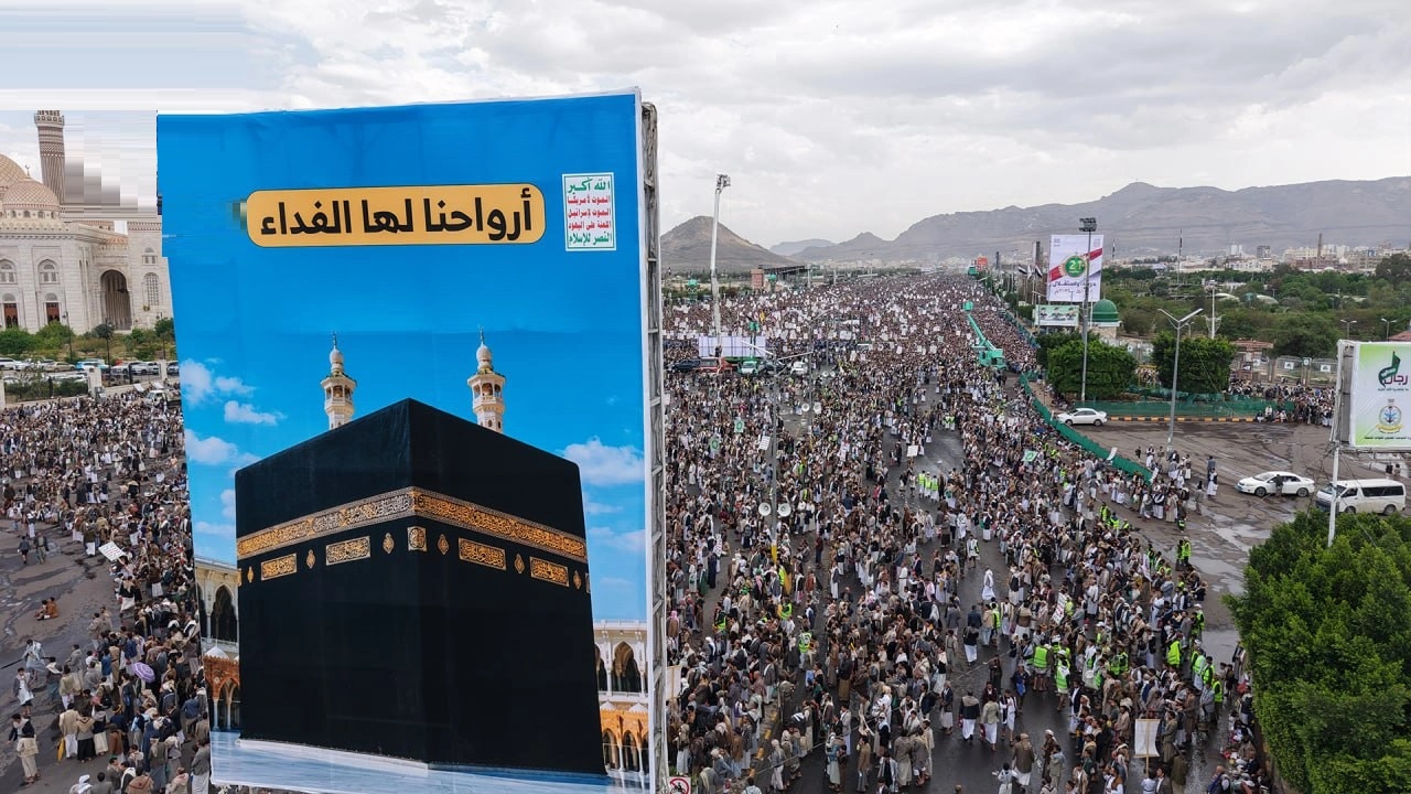 شاهد جانباً من الحشود اليمانية الغاضبة في جمعة الرد على بهتان العدو السعودي ” استهداف مكة”.. صور