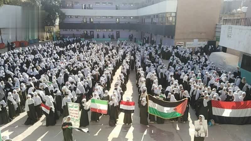 وقفات طلابية بمدارس أمانة العاصمة مباركة للانتصارات في مواجهة العدوان
