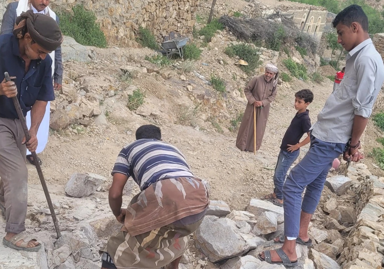 ذمار.. تفقد مشروع رصف طريق الشعاور العالي بوصاب السافل