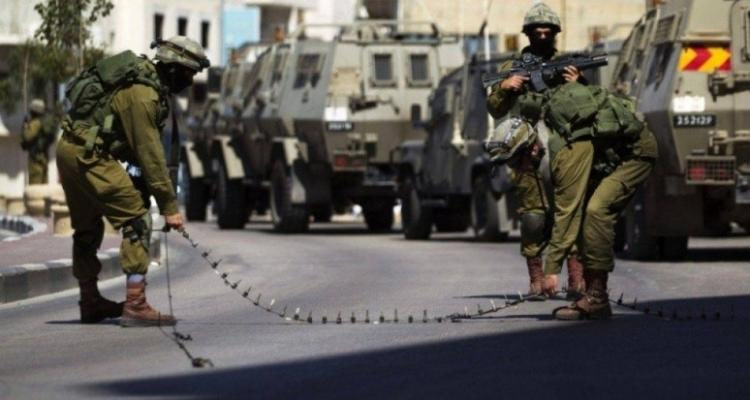 العدو الصهيوني ينصب حواجز عسكرية جديدة في رام الله ويعيق حركة المواطنين