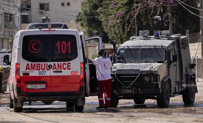 إصابة 7 فلسطينيين وتهديد محاصيل زراعية في ثلاثة اعتداءات منفصلة للمستوطنين برام الله ونابلس والقدس