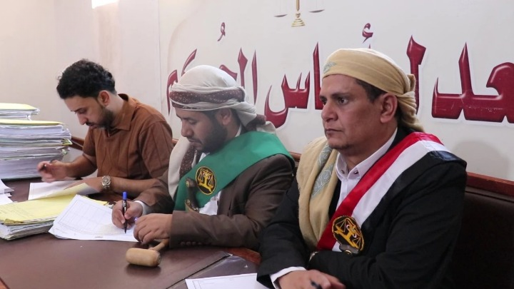 المحكمة الجزائية تُؤّجل الفصل في الدفع بعدم الاختصاص بقضية متهمين بجرائم قتل وإحراق بالأمانة والضالع