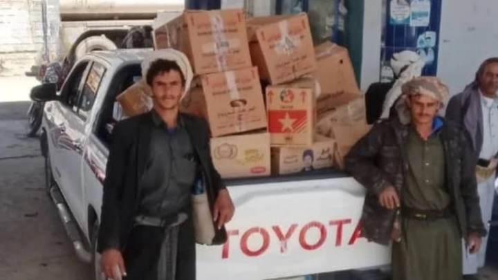 ذمار.. أبناء قرية سيه بعنس يسيّرون قافلة عينية للمرابطين في جبهات تعز