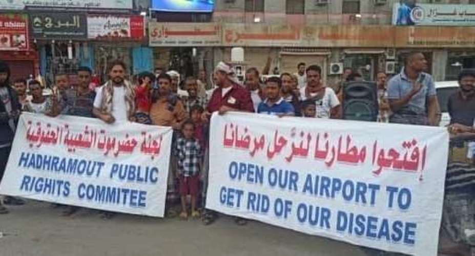 شاهد.. انفجارات عنيفة تهز مطار الريان في المكلا وصل دويها إلى شحير