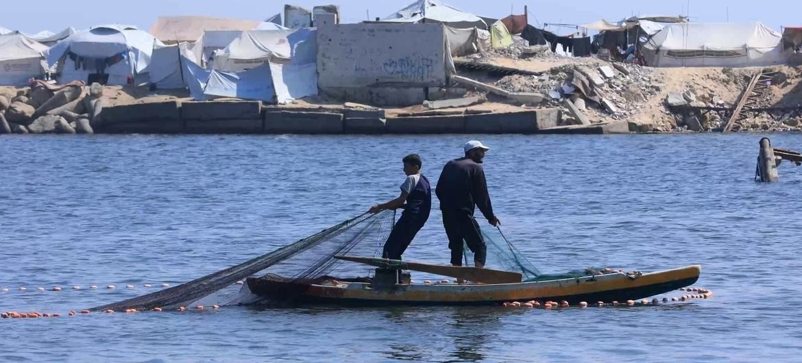 إصابة صيادين فلسطينيين اثنين بنيران الاحتلال قبالة ساحل غزة