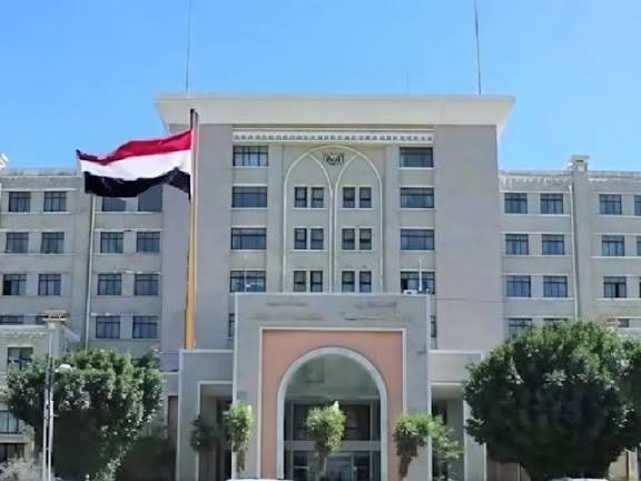 خارجية صنعاء: نُبارك للشعب العراقي ومقاومته طرد المحتل الأمريكي من البلاد